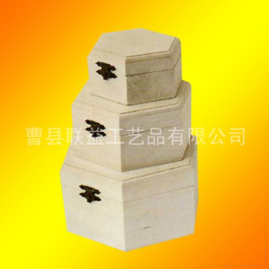 點擊查看詳細信息<br>標題：套裝木盒LY-4005 閱讀次數(shù)：2038