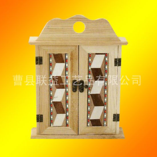 點擊查看詳細信息<br>標題：鑰匙柜LY-3001 閱讀次數(shù)：2161